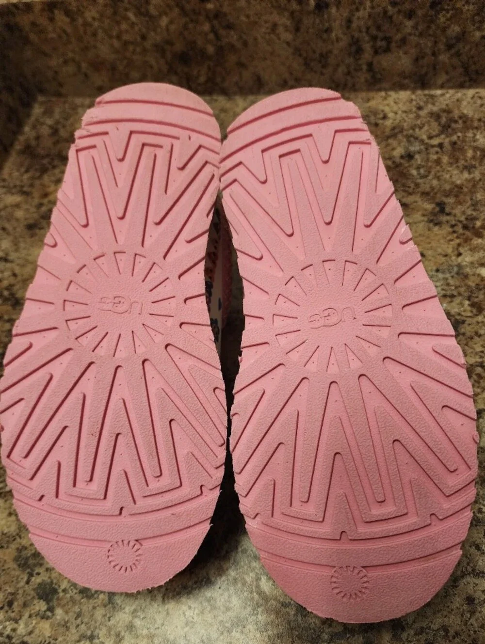 UGG Tazz Tasman Clogs Kids Size 3 Cream Pink Doodle Graphics Slip On Slipper